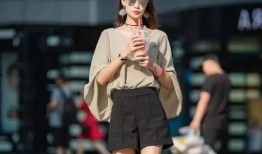 街拍网红吃瓜图片高清大图,瓜果飘香，美食诱惑尽收眼底